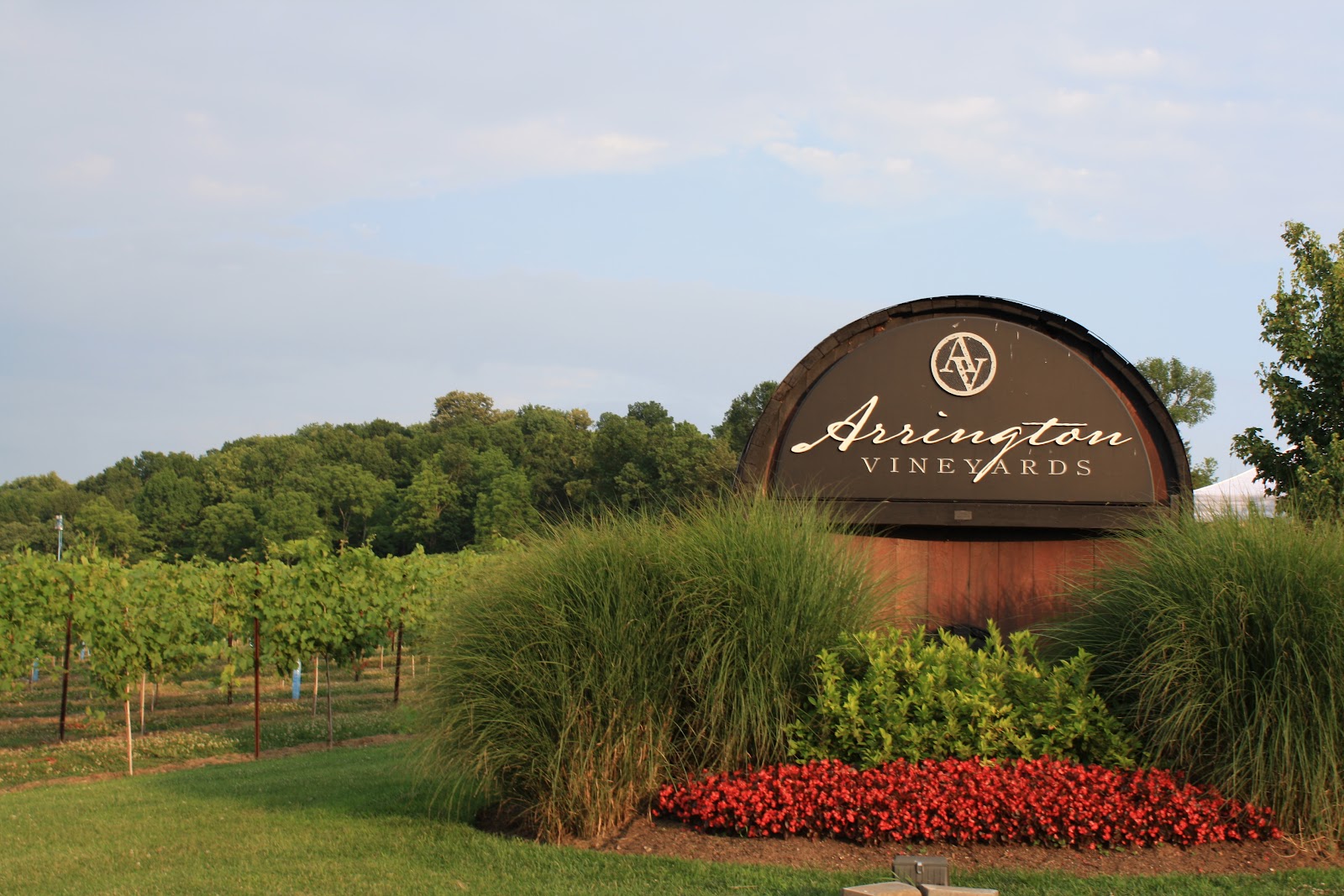 Arrington Vineyards in Arrington, TN, surrounded by rolling hills and countryside